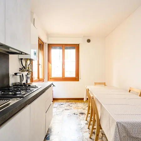 Apartman Palazzina Pistor 2nd Floor By Sarlux *