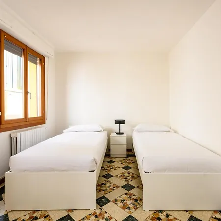 Apartman Palazzina Pistor 2nd Floor By Sarlux Velence